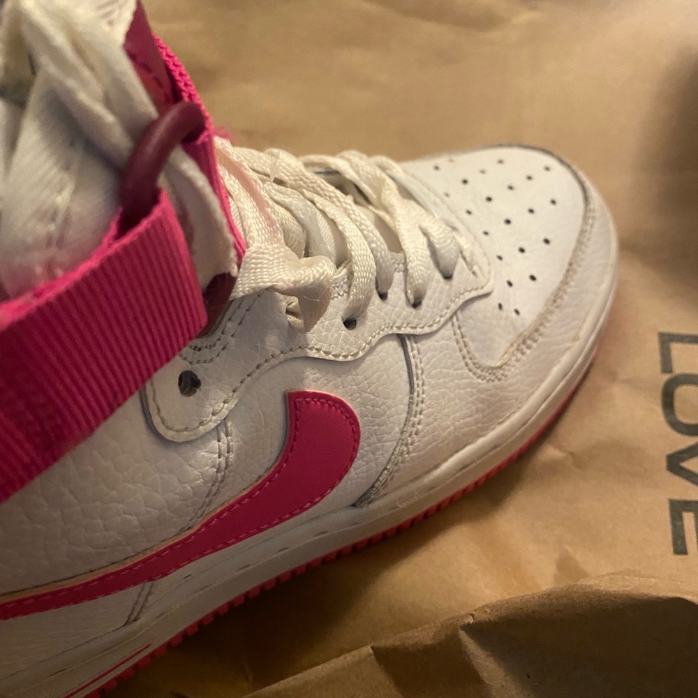 Nike Air Women's Sneakers in White and Pink